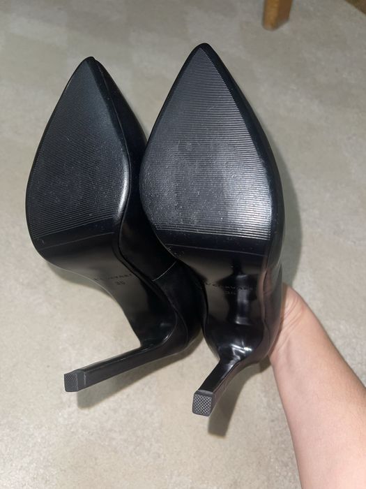 Туфлі жіночі L’Carvari, 35 р