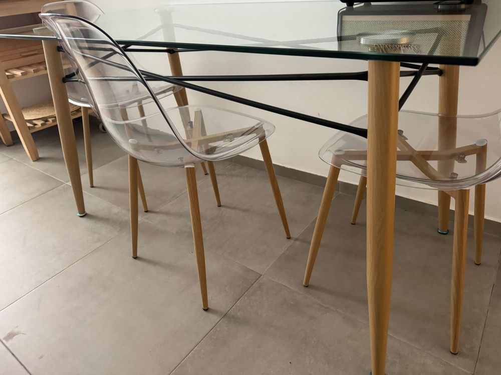 Conjunto mesa e 4 cadeiras