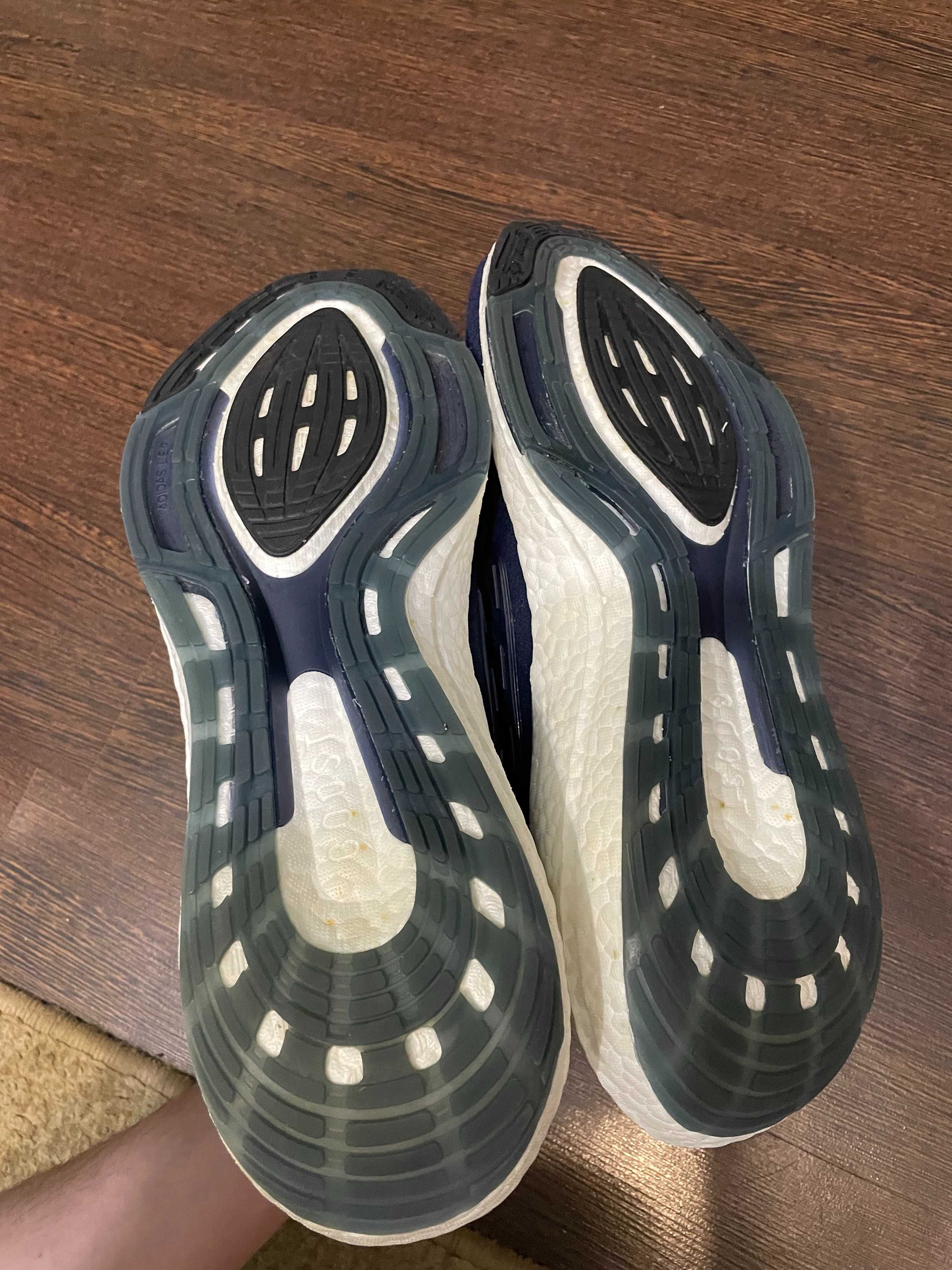 кросівки Adidas UltraBOOST 22.   Р  46 2/3.  29см