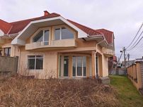 Будинок поряд з міською лікарнею в м Ужгород. рн Червениця