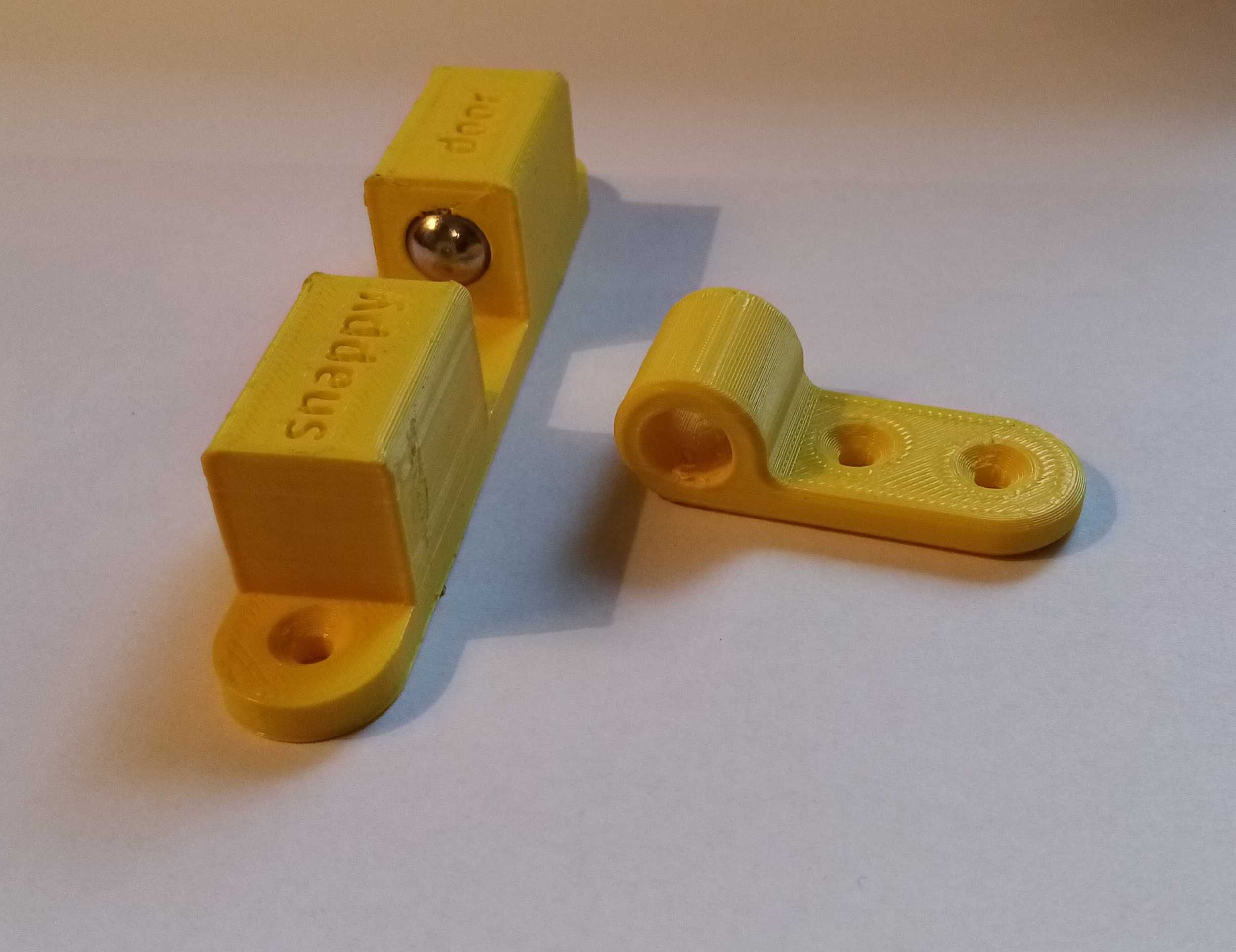 zatrzask do szafy kulkowy, sprężynowany z drukarki 3D