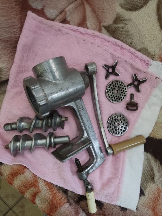 Продам запчасти на советскую ручную мясорубку.