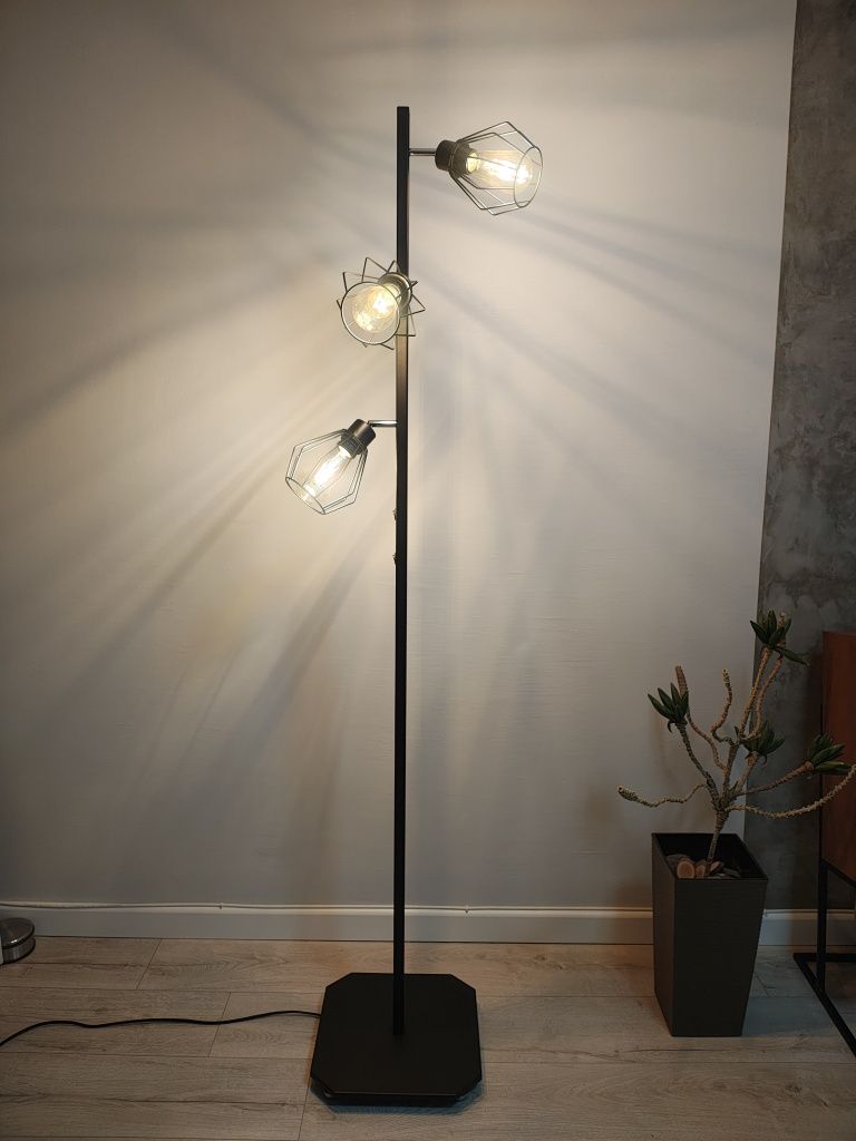 Lampa podłogowa industrial robiona na zamówienie rękodzieło nowa okazj
