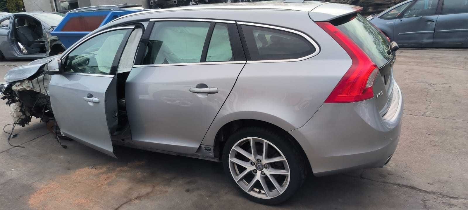 VOLVO V60 II cały na części klapa zderzak drzwi błotnik lampa silnik