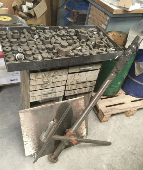 Saca bocados hidraulico puncionadora