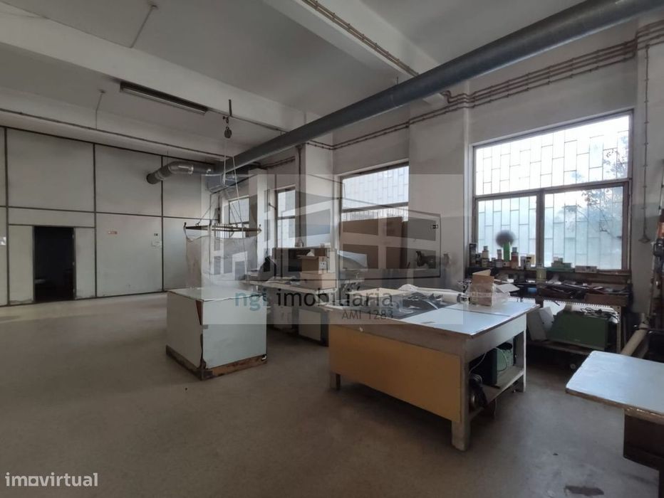 Loja/armazém em Odivelas - Metro