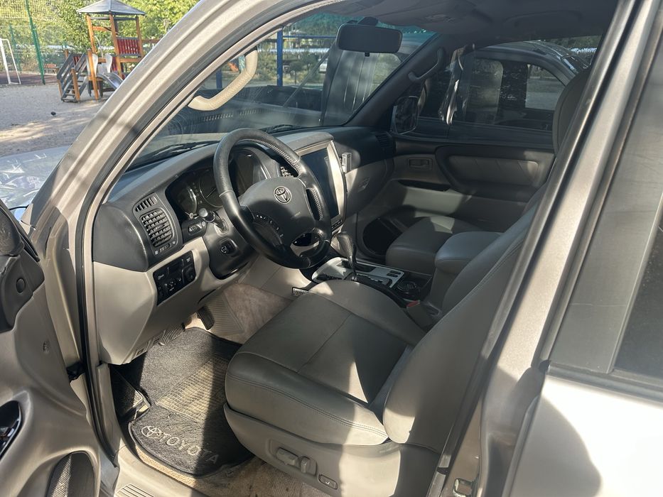 Toyota land cruiser 100