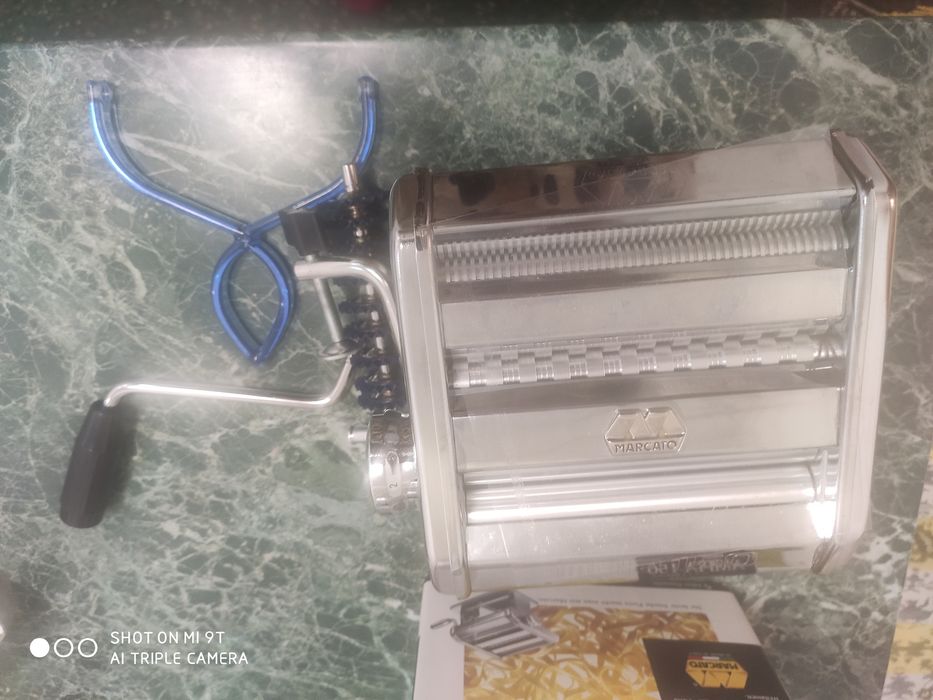 Продається  нова локшинорізка і тісторозкатка