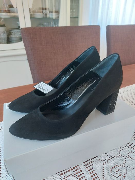 Czółenka czarne zamszowe nowe Wojas