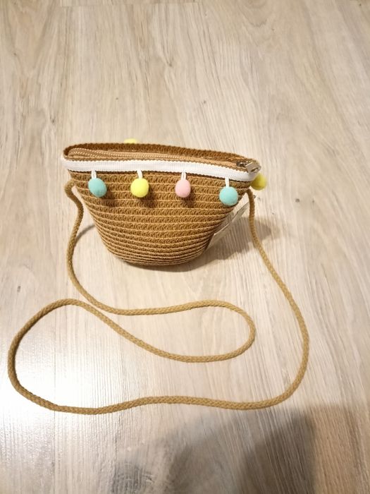 Zestaw nowych zabawek - torebka, kredki Disney Frozen Elsa, warkocze