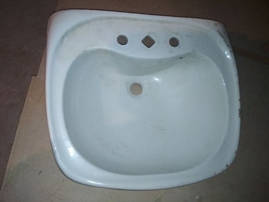 Умивальник новий