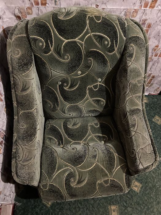 Прдаються два мяких крісла б/у в хорошому стані.Самовивіз.