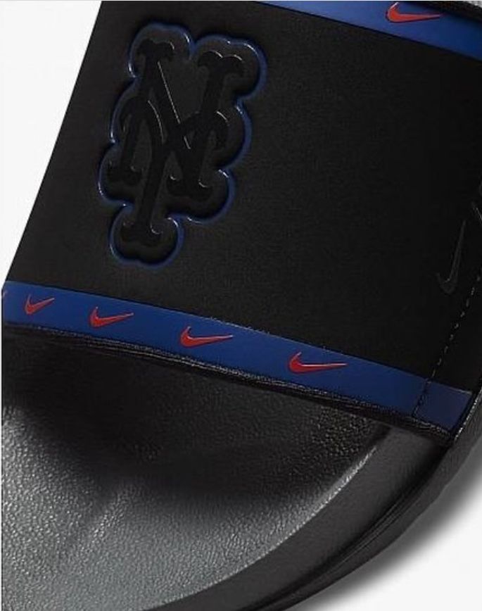 Оригінальні тапки Nike «Offcourt Slide Mets»