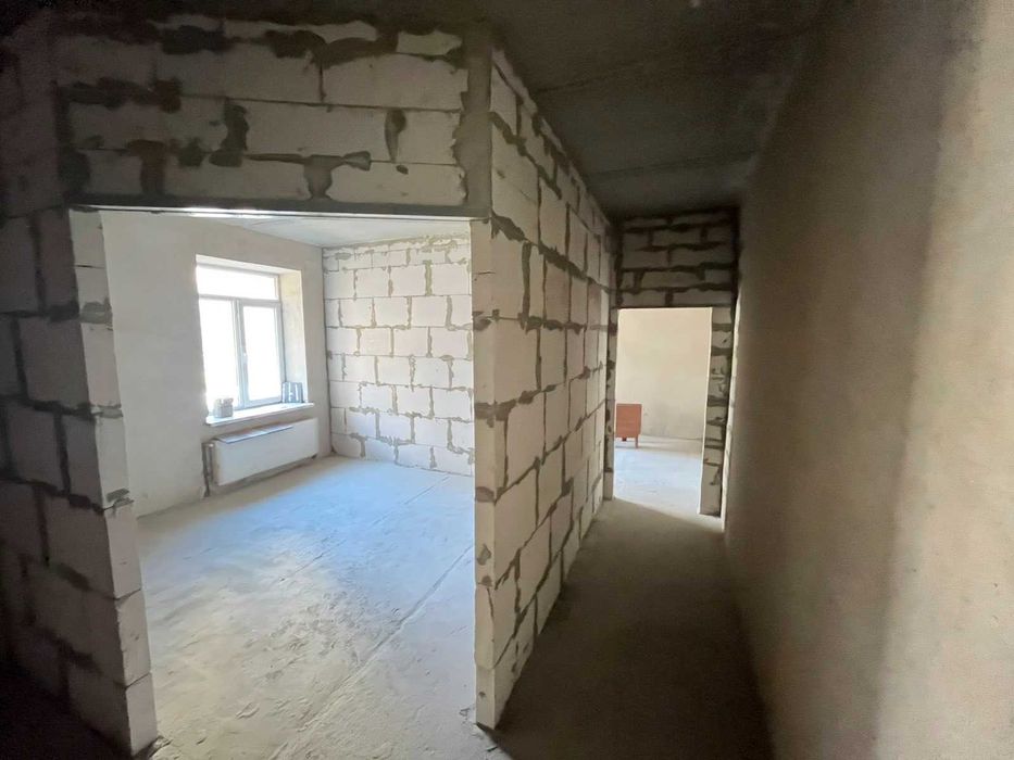 ПРОДАЖ 2-кімнатної квартири в престижній локації біля Озера (Виставка)