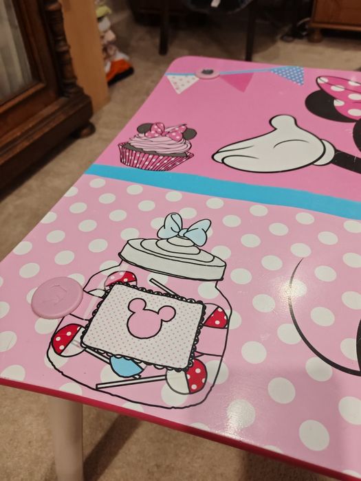 Stolik z krzesełkiem dla dziewczynki