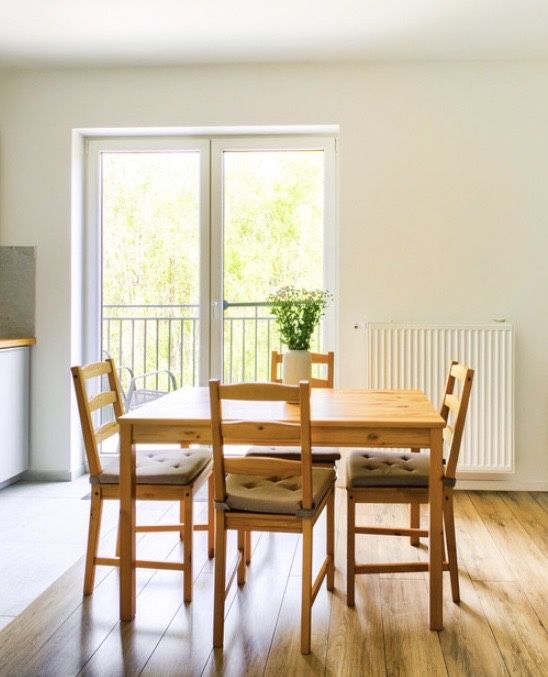 Stół z krzesłami IKEA. Stan idealny.