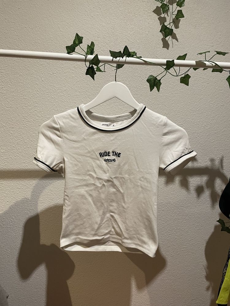 Biały crop topp