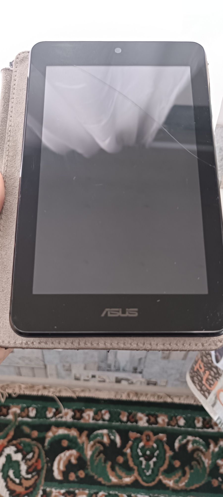 Планшети Asus Memo Pad HD ( 2 шт), та IconBit