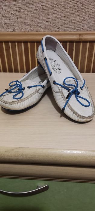 Жіночі мокасини білі