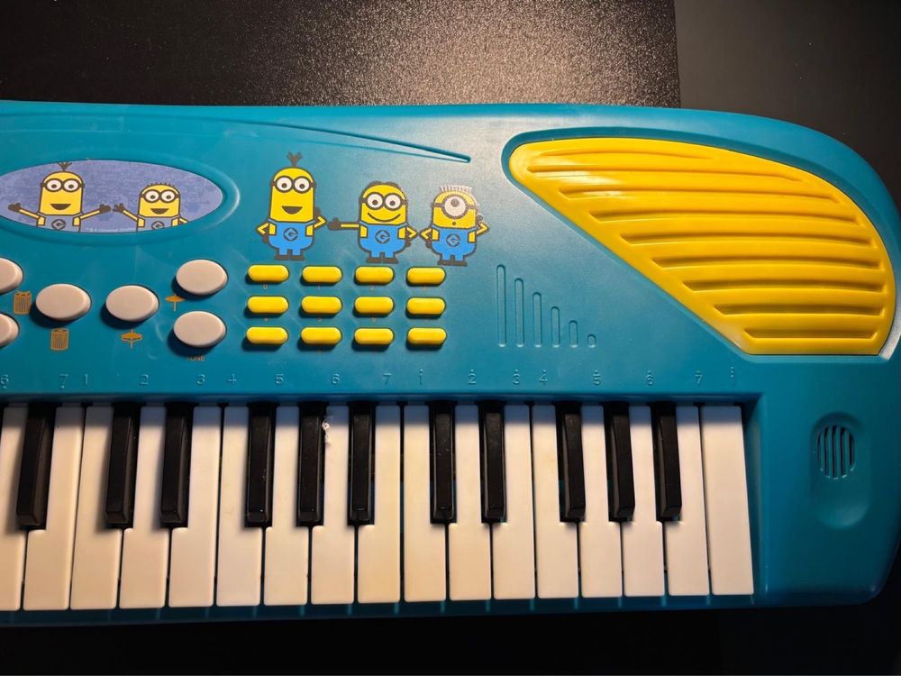 Teclado eletronico para criança com decoracao Minions