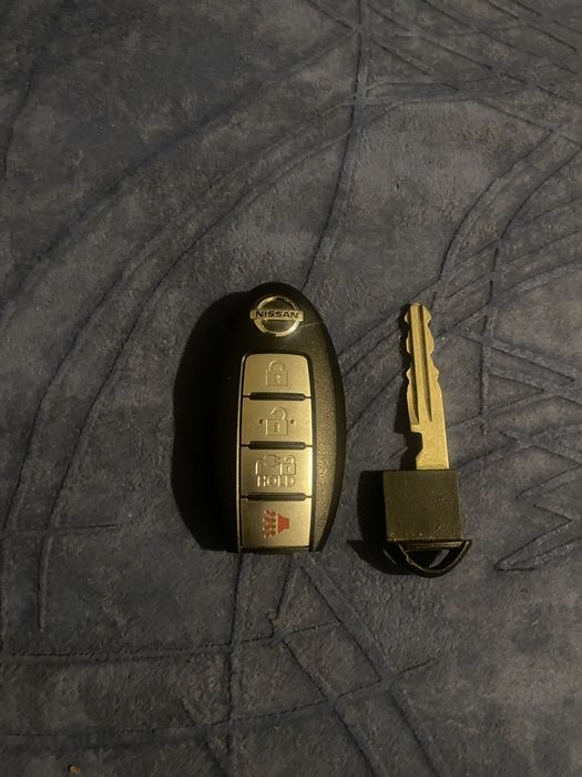 Ключ Nissan Leaf оригинал