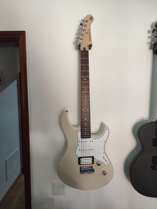Guitarra elétrica Yamaha Pacífica