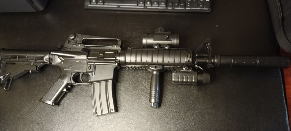 Игрушечный автомат M4 на пульках с акамулятором