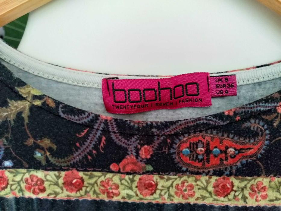 Wzorzysta sukienka Boohoo, S