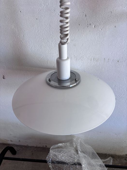 biała lampa wisząca space Age reto prl