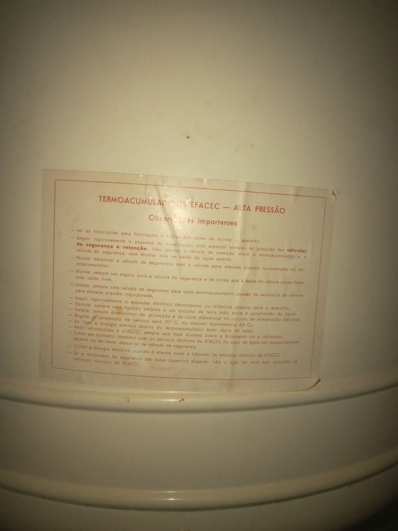 Vendo caldeira eléctrica em bom estado de conservação e funcionamento.