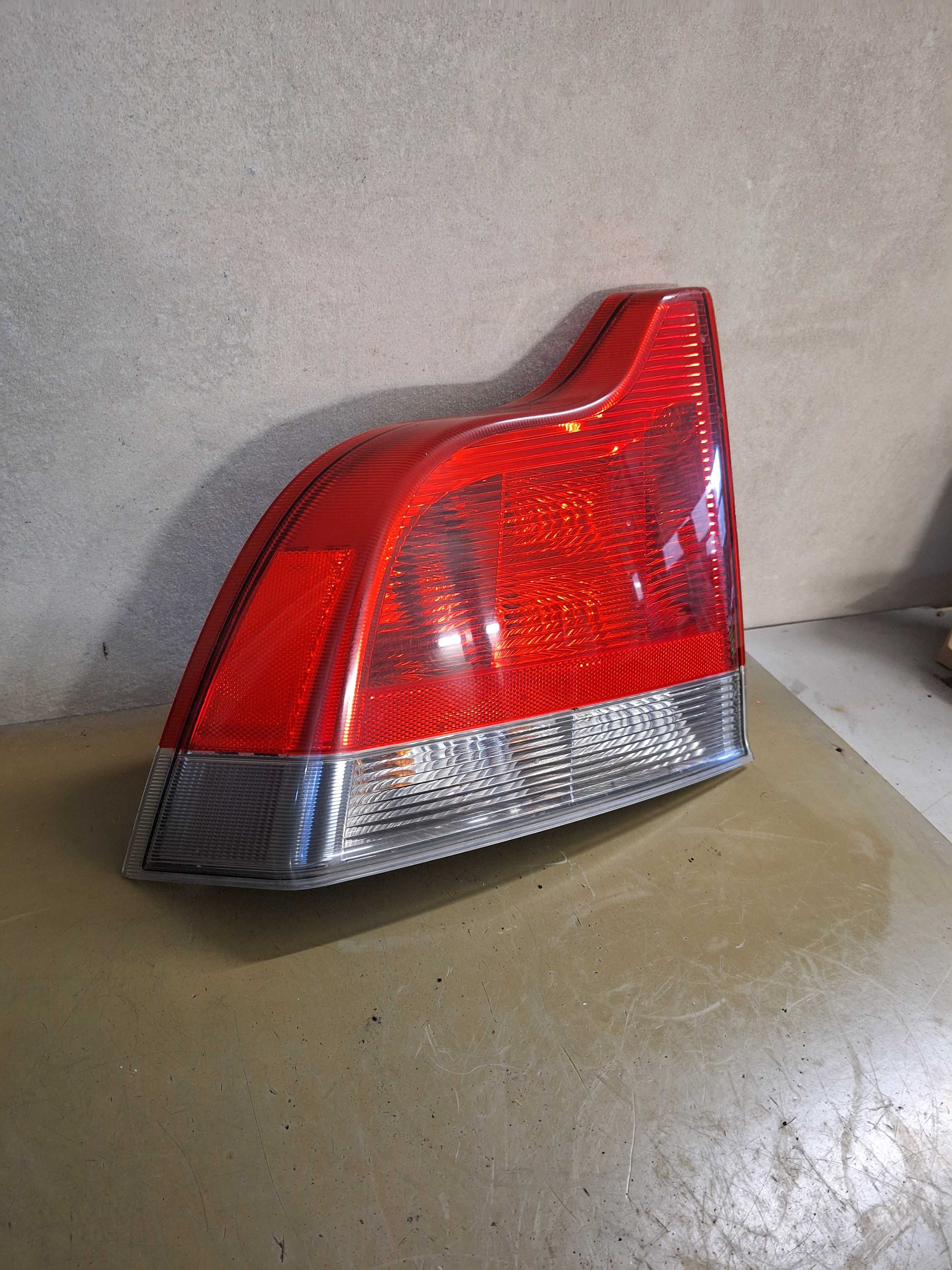 Lampa tylna lewa Volvo S60 00-04r