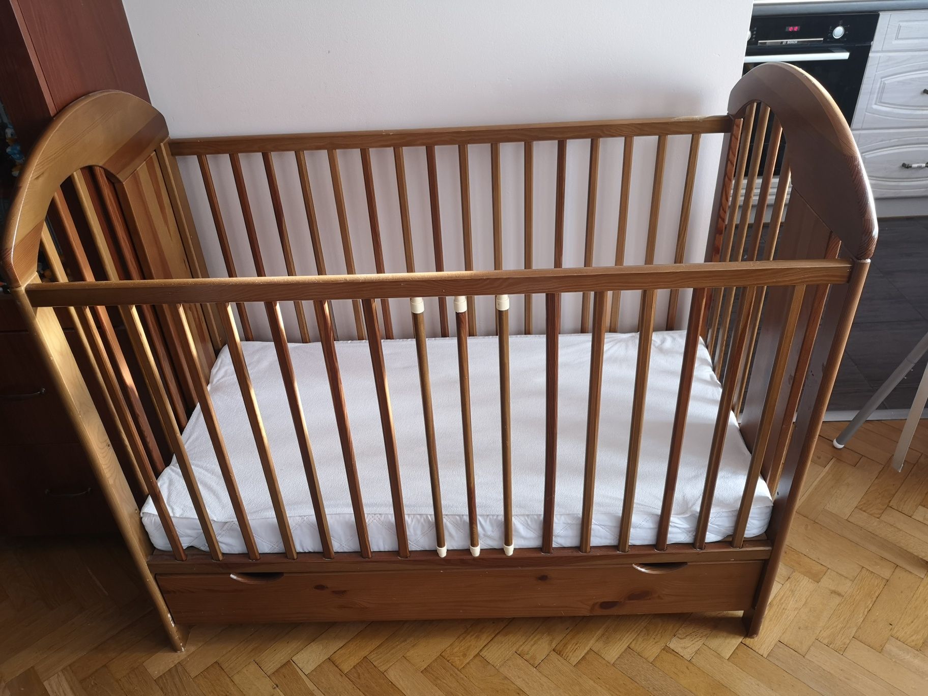 Łóżeczko dziecięce z szufladą