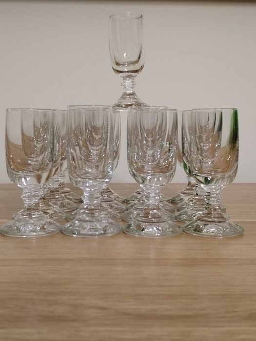 Kieliszki do wódki na stopce 17 szt