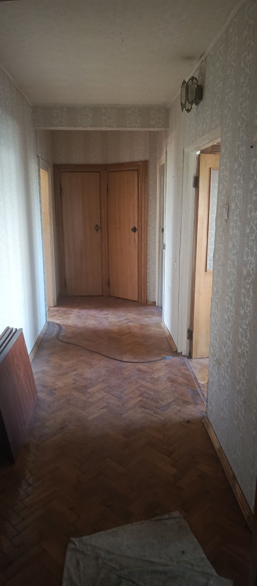 Продається трьох кімнатна квартира в центрі міста