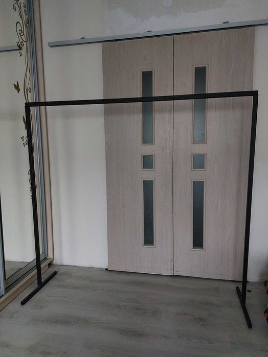 Стійка вішак для одягу