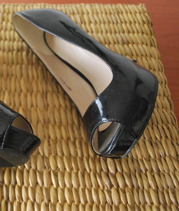 Sapatos Verniz Elegantes e Novos Marca Ideal Shoes Tamanho 40