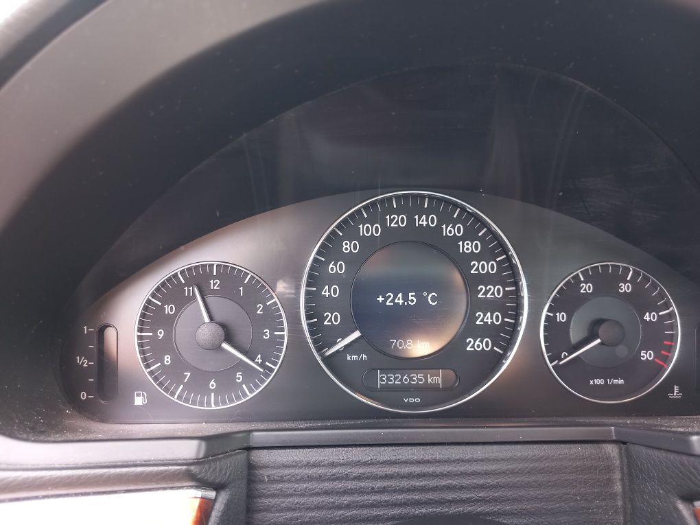 MERCEDES BENZ E 220 CDI