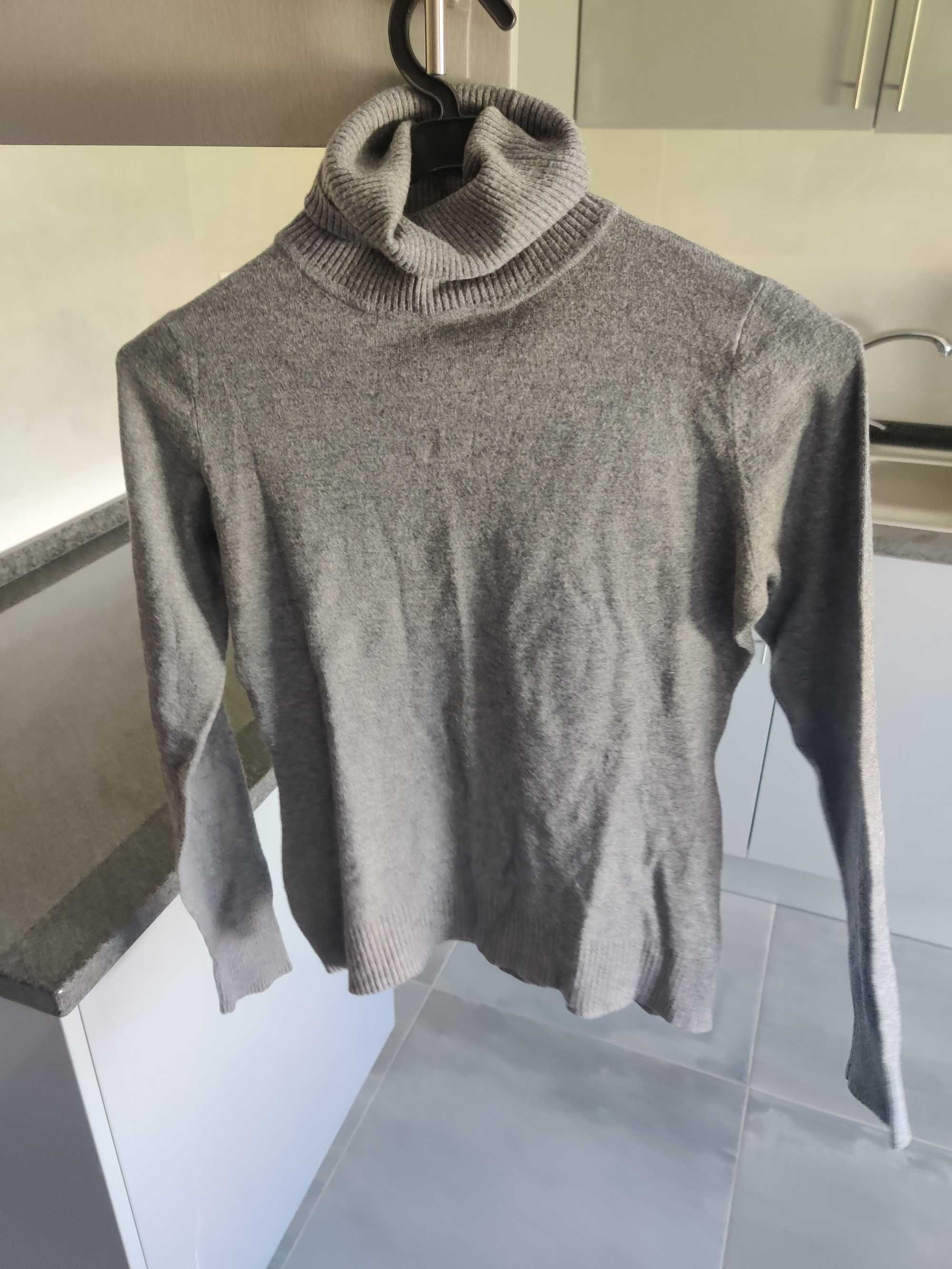 Camisola de gola alta cinzenta