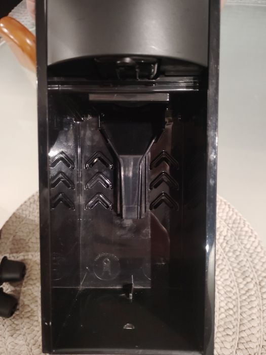 Ekspres do kawy na kapsułki Nespresso Essenza Mini , jak nowy!