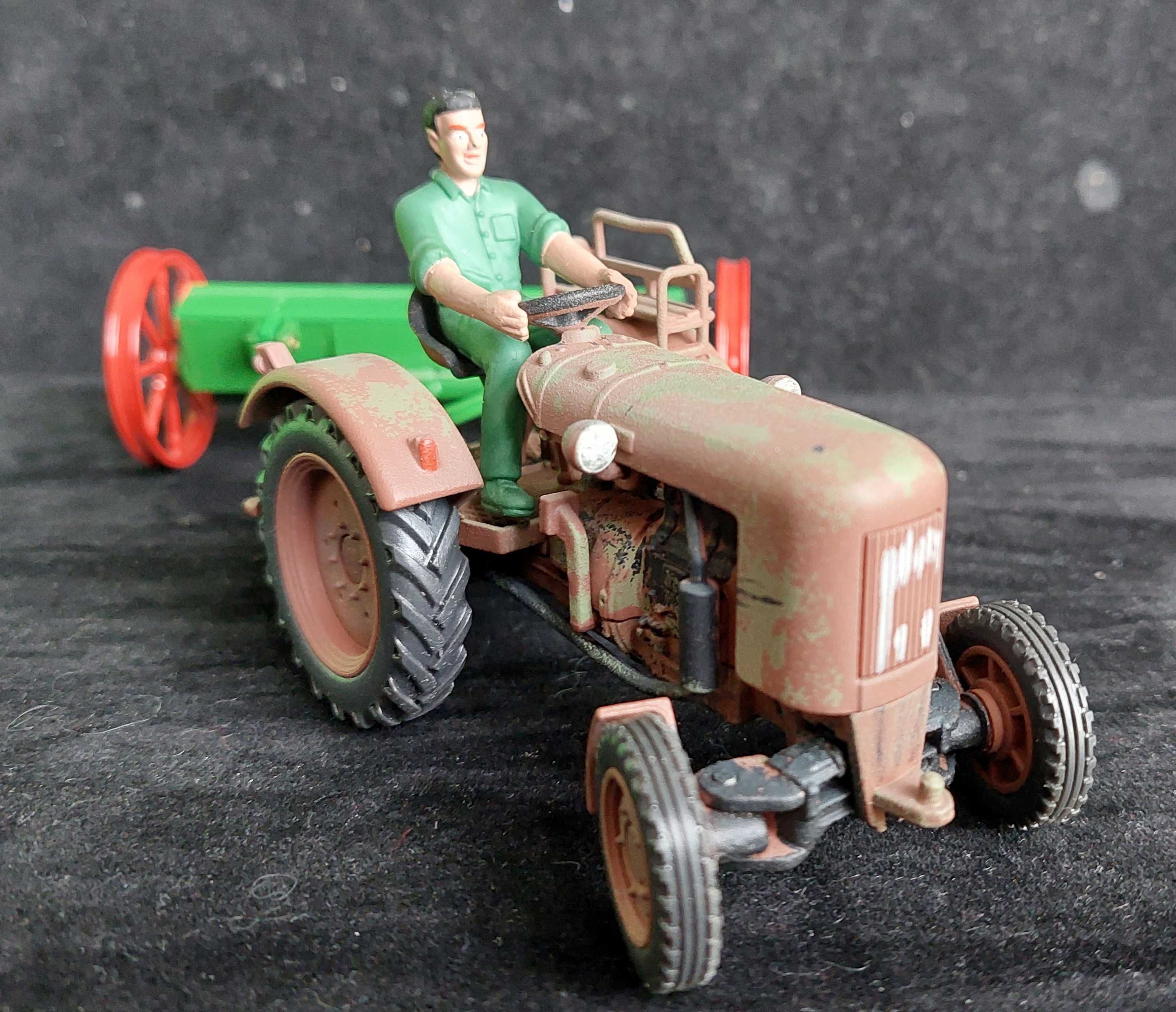 Siku 4466 Fendt Dieselross F 28 z rozrzutnikiem 1:32