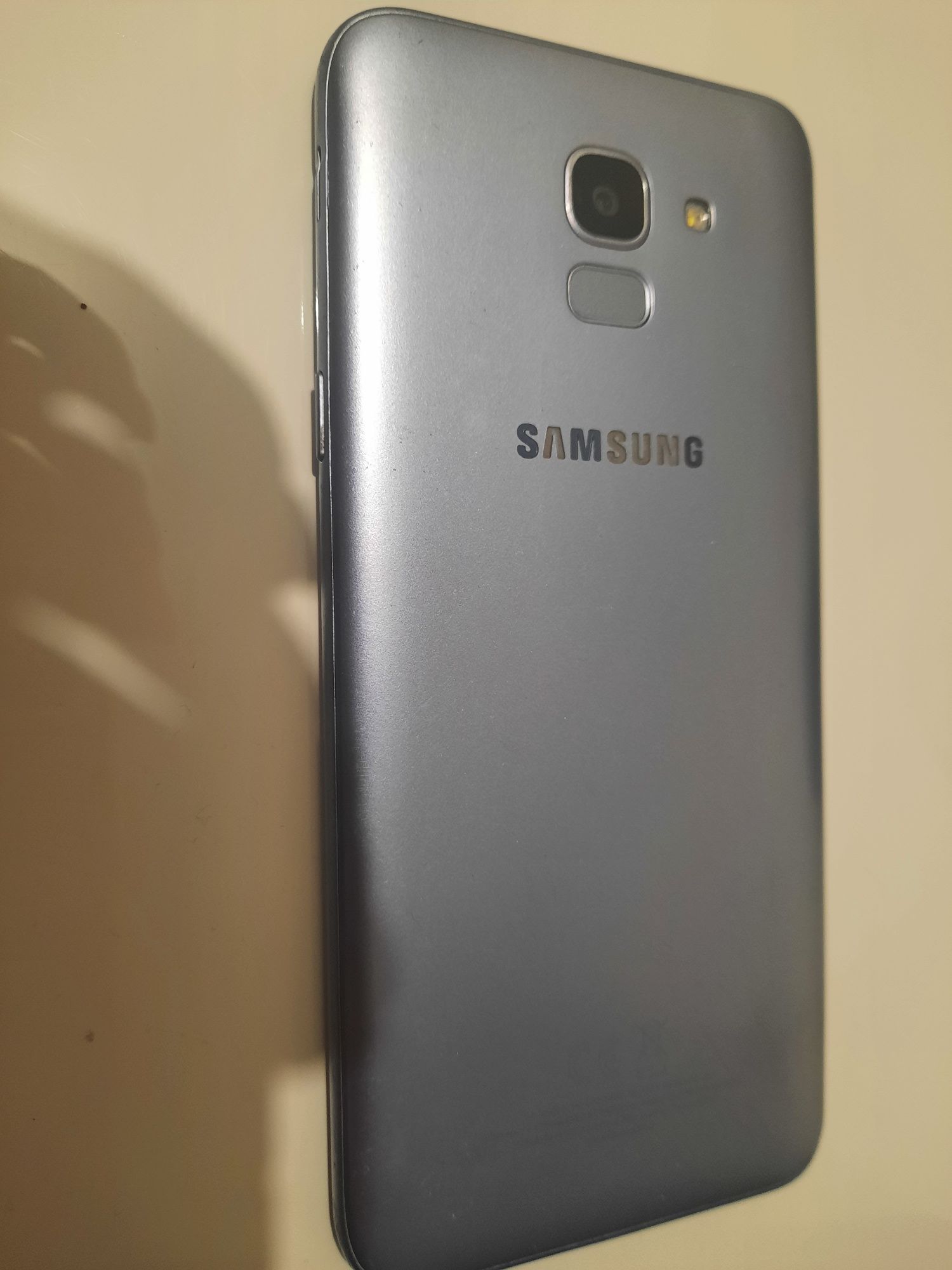 Samsung Galaxy J6 (SM-J600FN/DS)