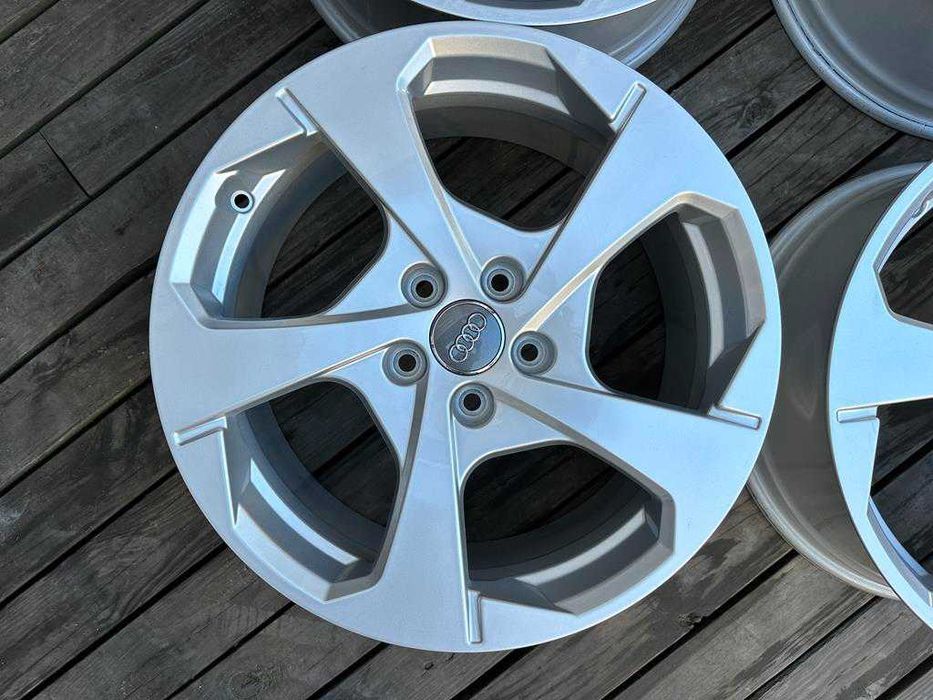 Oryginał felgi 18cali 8V0 Audi A3 S3 A4 B7 Q3 Vw Golf Touran nr8057
