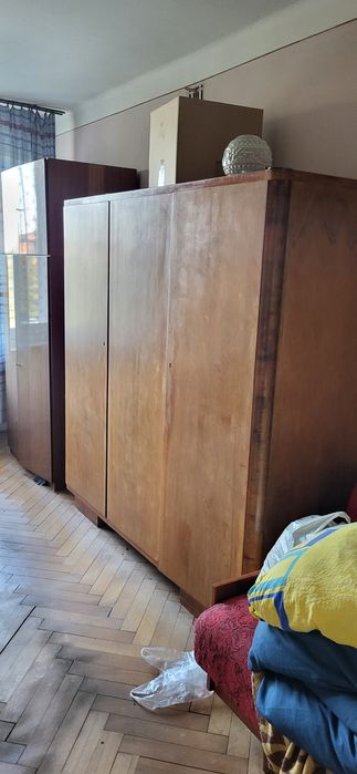 Stara szafa w dobrym stanie