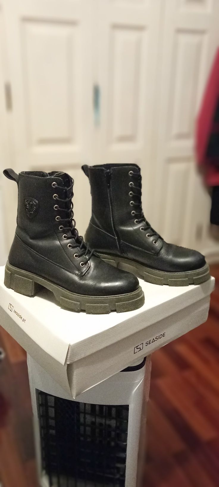 Bota / coturno em pele