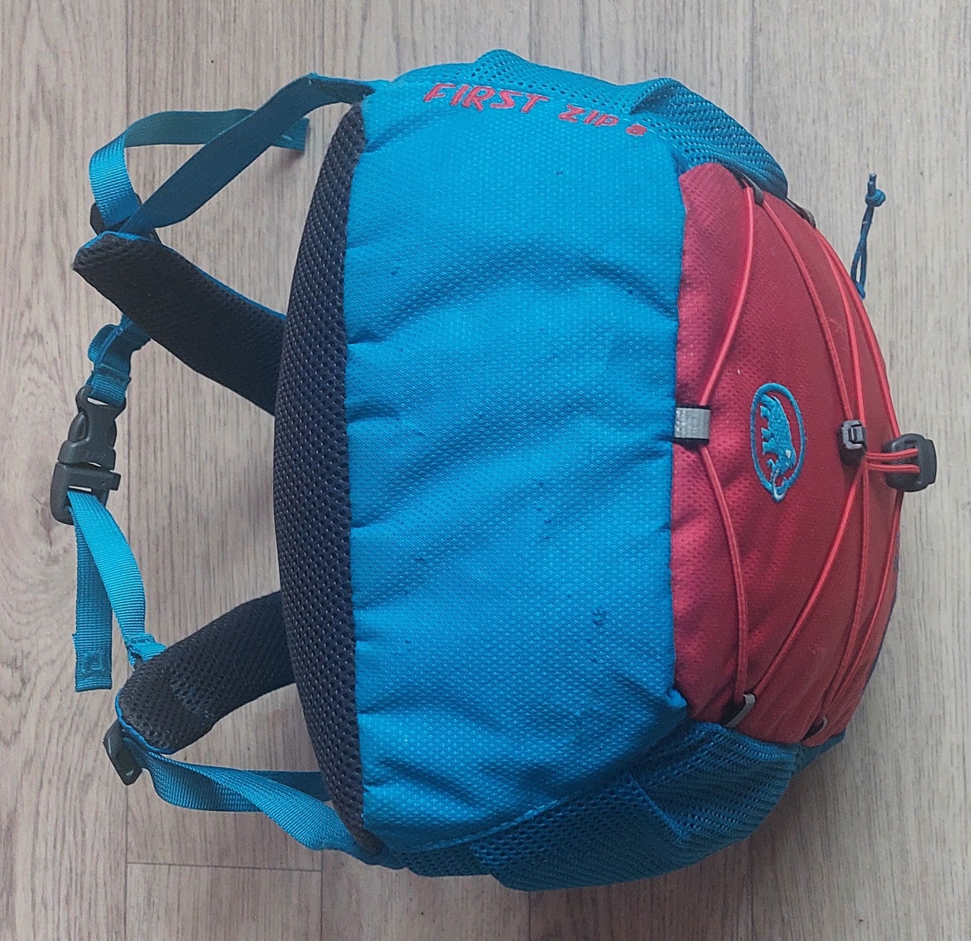 Рюкзак б/у Mammut First zip 8L