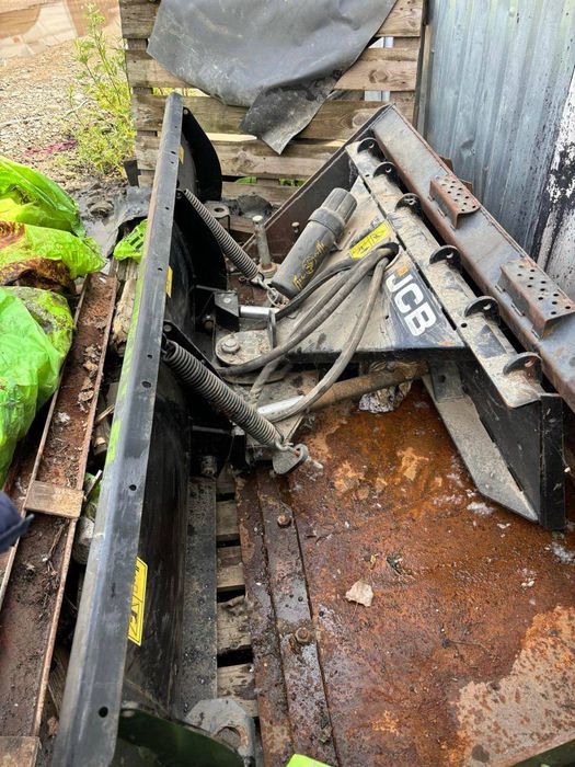 Гідравлічний поворотний сніговий відвал
до JCB225 ОРИГІНАЛ