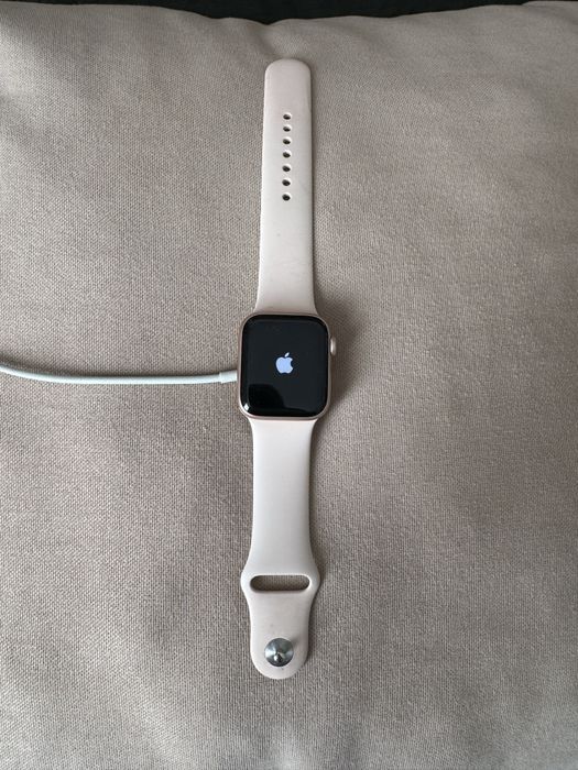 Apple Watch Series 5, розовый цвет, с коробкой и зарядкой