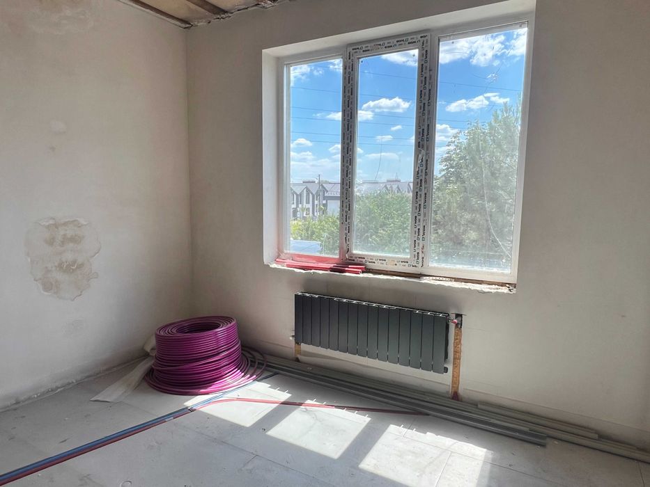 Таун в Бучі з частковим ремонтом,поруч вся інфраструктура!Газ!