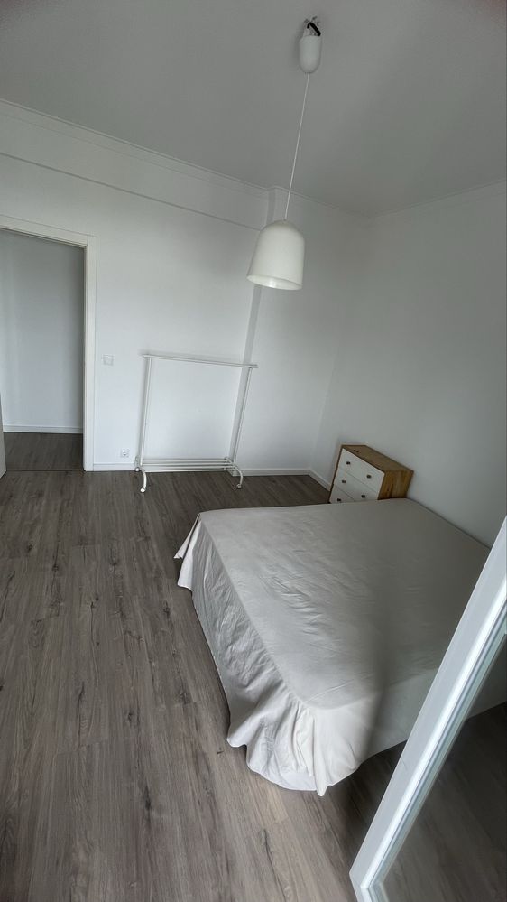 ARRENDO QUARTO DE SOLTEIRO C/ VARANDA
