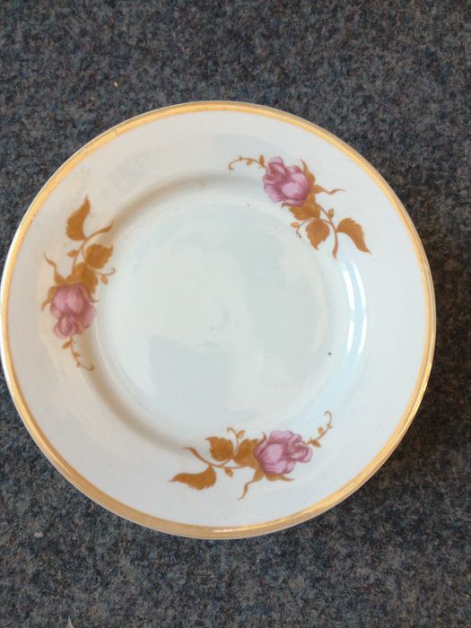 Тарілки, розетки, блюдця